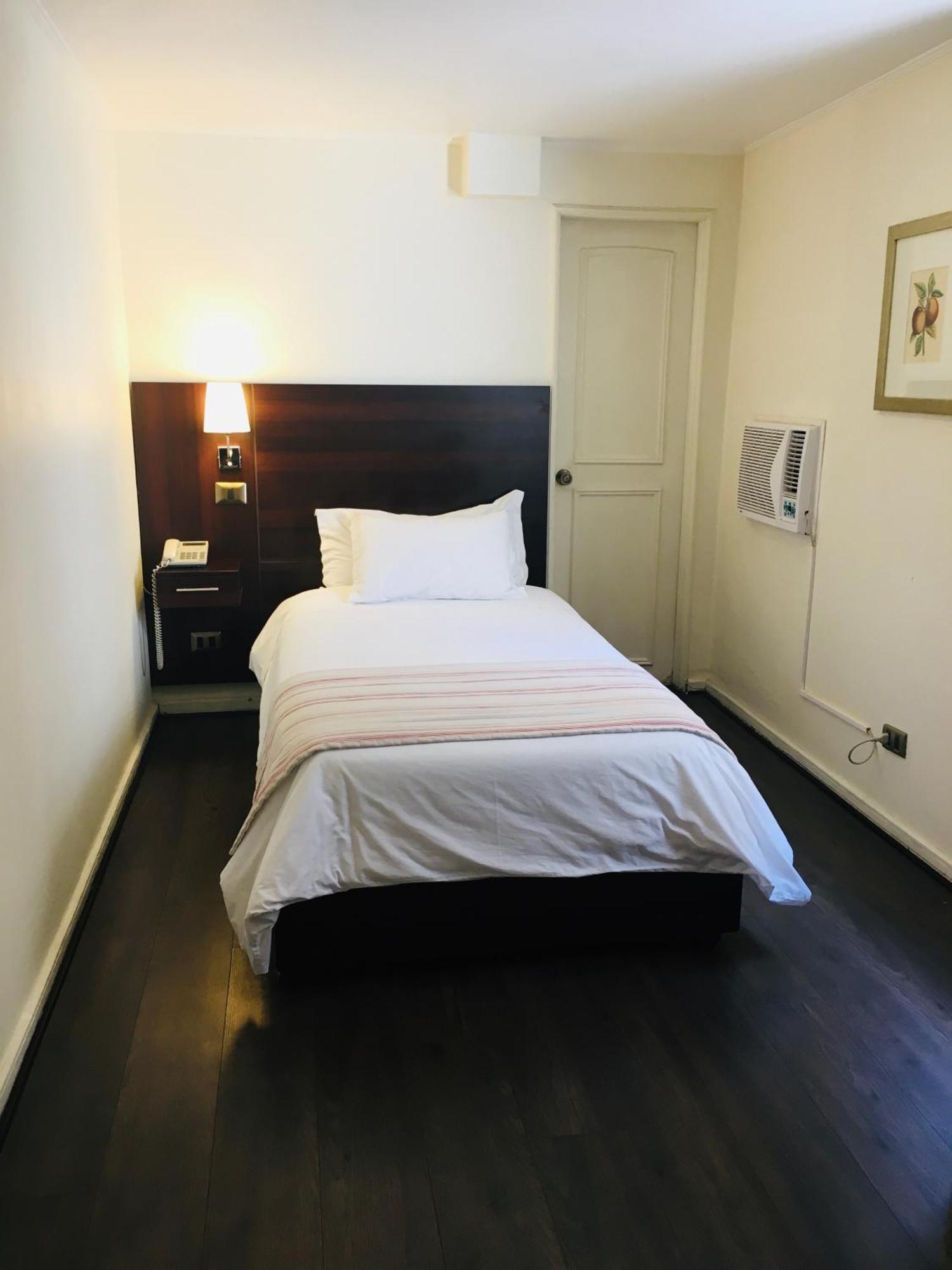 Hotel Mr Express Santiago del Cile Camera foto